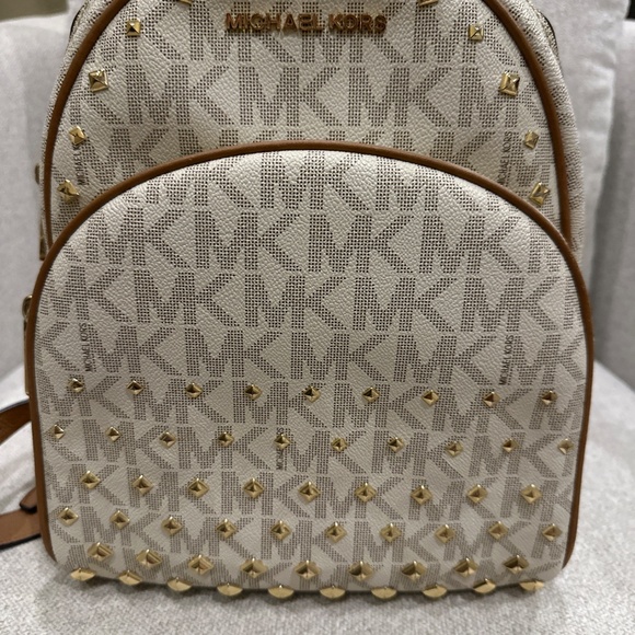 Michael Kors Abbey Vanilla Studded Backpack with wallet - Picture 2 of 12